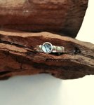 Pferdehaar-Ring in 925 Silber mit einem hellblauen Topas